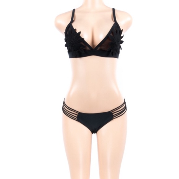 ⭐️BLACK UNPADDED FLORAL MESH - BIKINI - Picture 2 of 5
